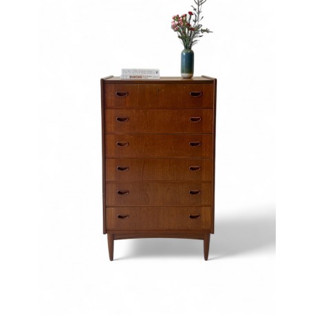 Danish Tall Boy with heart shaped hand pulls id 25