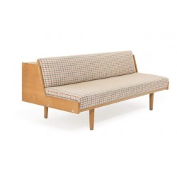 Hans Wegner  GE-258 Daybed in oak and wool fabric.
