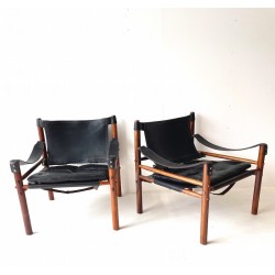 Pair of Arne Norell Safari lounge chairs in original black leather and Brazilian Rosewood timber